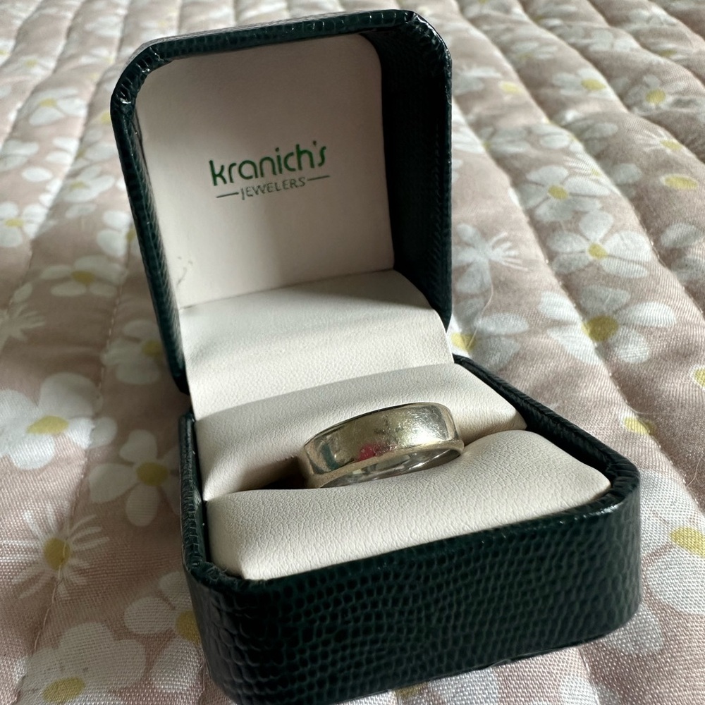 10k White Gold Wedding Band